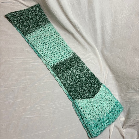 Handmade Scarf With POCKETS! Crocheted Multi Green New - Picture 4 of 5